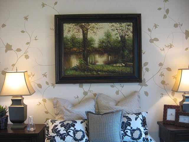 Leaf pattern motif.