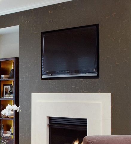 Large crackle over metallic gold base in living room.