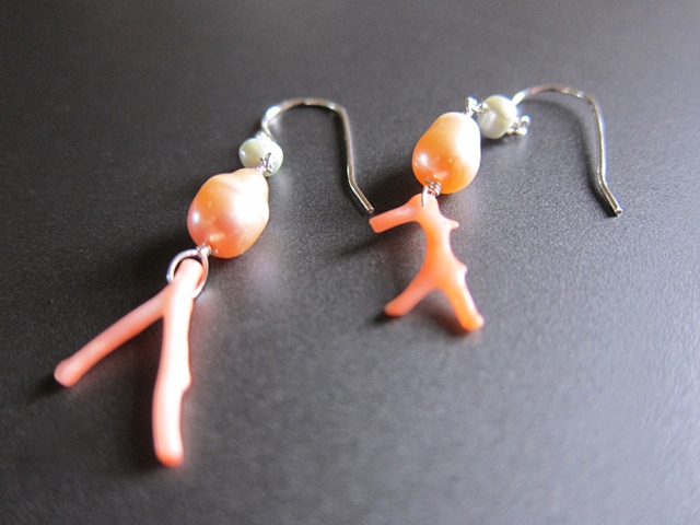 IN Coral, Pearl Earrings