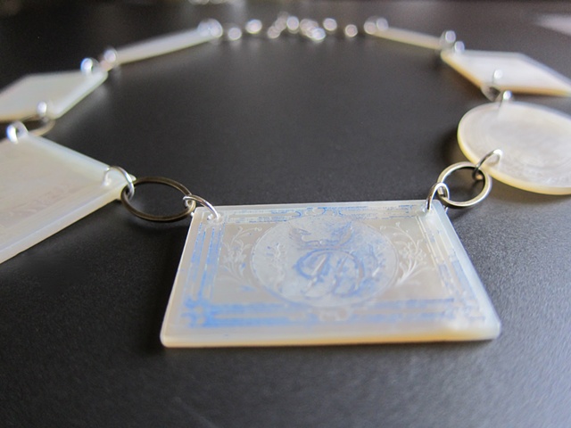 IN Antique Shell Necklace