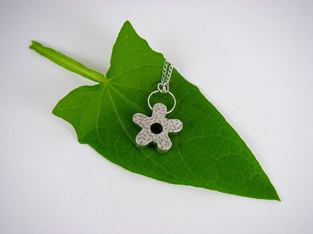 Flower bead necklace