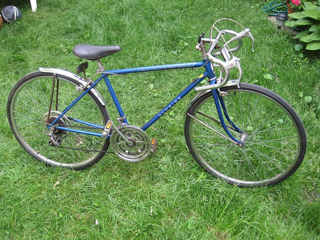 Schwinn-Collegiate-Sport-10-road bike