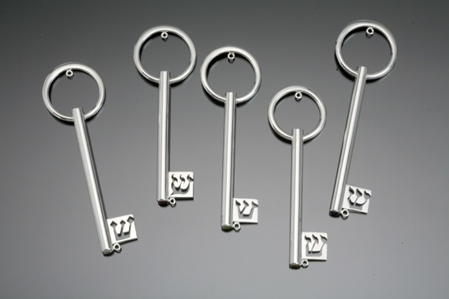 Anika Smulovitz, handmade mezuzah, sterling silver mezuzah, mezuzah, handmade judaica, silver mezuzah, key mezuzah