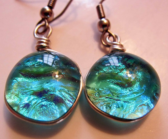 Pillow Earrings...
details:
5/8" wide
hypoallergenic stainless steel ear wires and wrapped in silver wire