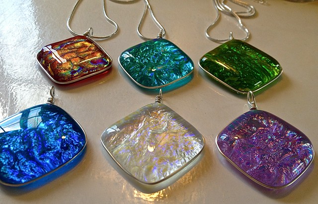 "Pillow Necklace"
details:
Large: approx 1 1/4" wide x 1 1/4" tall
wrapped in silver wire...$60
Small: approx. 7/8" wide x 7/8" tall
wrapped in silver wire...$50
They all come on an 18" silver snake chain...:}
They come in any color you like...