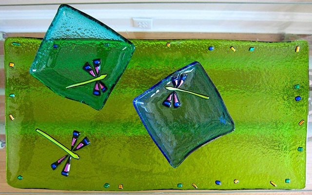 Dragonfly dishes
Details:
The Dragonfly 15"x8" rectangle platter is $60.
The 4.5" "snackers" are $24 each.
The whole set is $100.