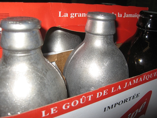 a cast aluminum 6-pack 
weighs 25 lbs.