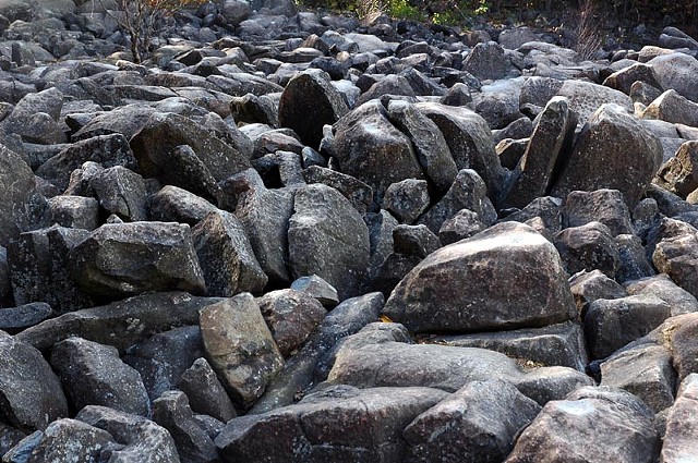Ringing Rocks