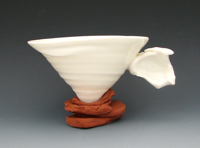 Porcelain cup in Lizella Red saucer