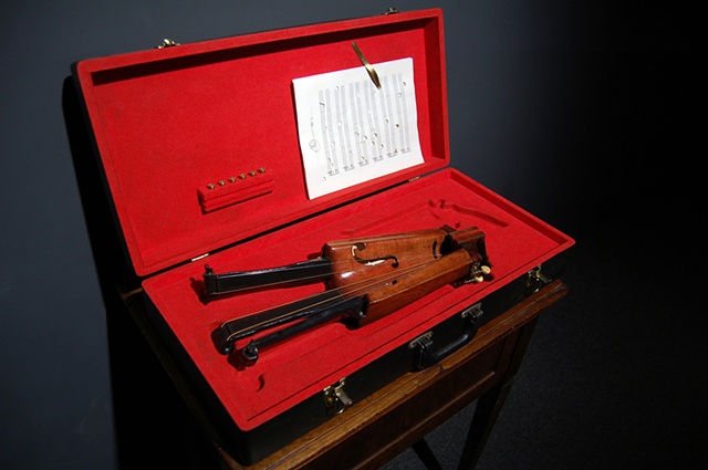 Six-shot Six-string
(installed in Vertigo at Gallery Pierre-Francois Ouellette Art Contemporain)