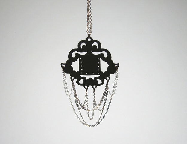 Decorative Pendant w Chain - LGNK011