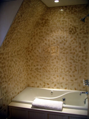 Leaf Bathroom Surround