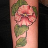 Tatouage fleur sur avant bras