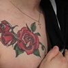 Tatouage roses sur epaule