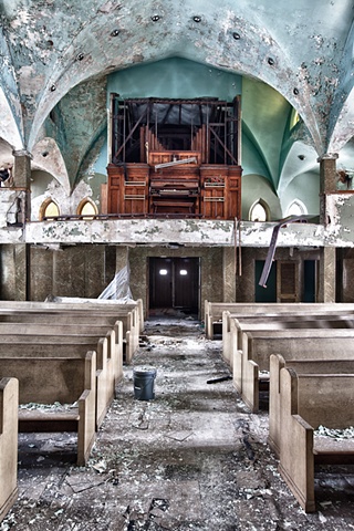 urban decay photography urbex beautiful deconstruction church chicago 