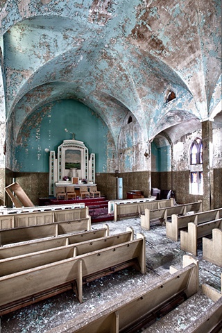 urban decay photography urbex beautiful deconstruction church chicago 