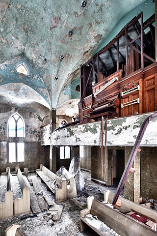 urban decay photography urbex beautiful deconstruction church chicago 