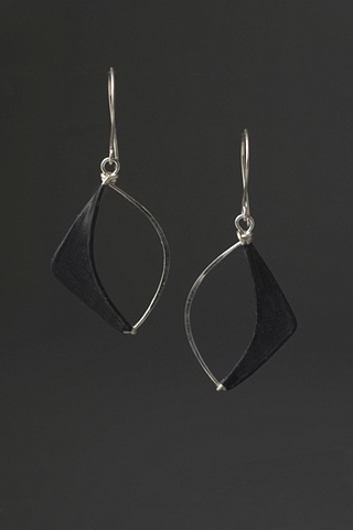 Paper Jewelry by Tia Kramer