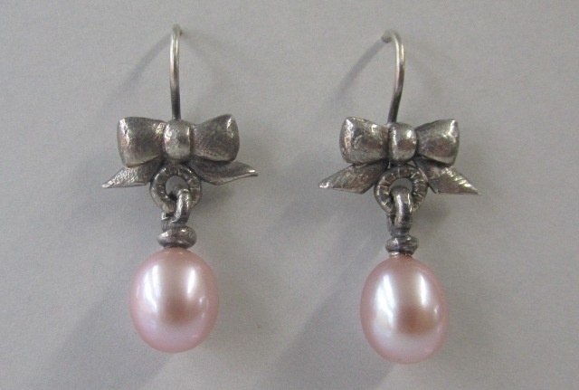 Bow Earrings with Pink Pearl Droplets